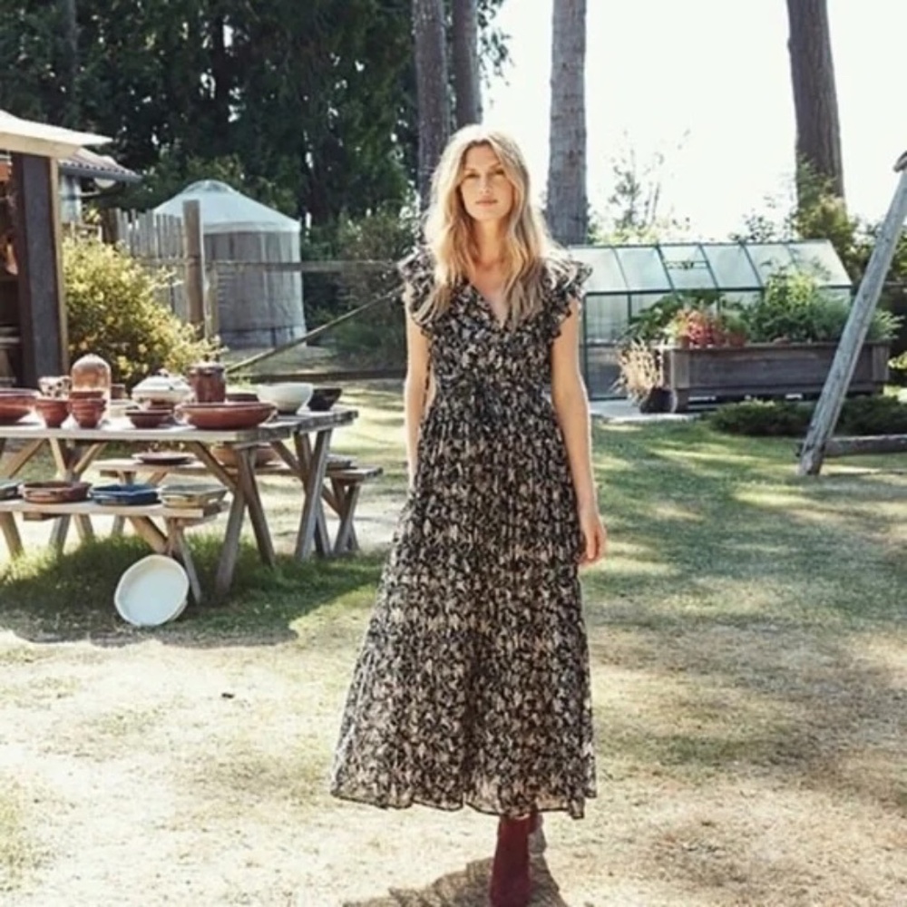 Doen Carnation Dress in Black Lilium size Small